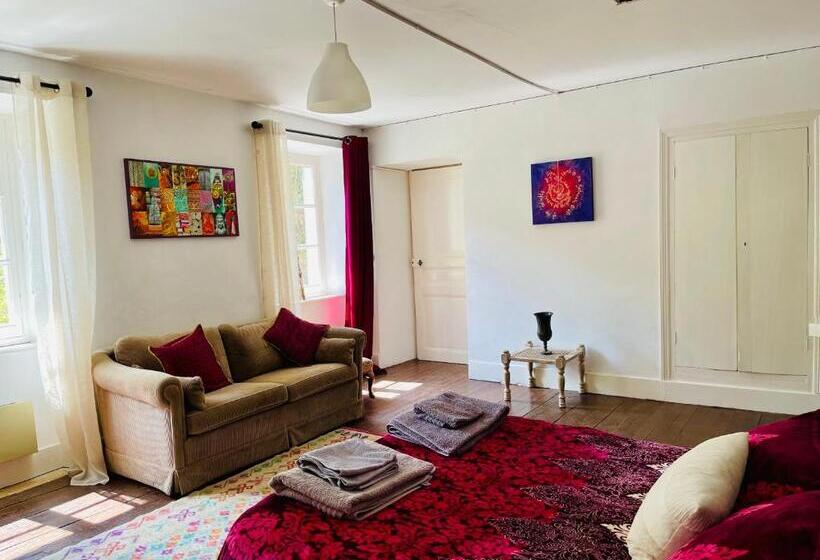 Номер Стандарт Вид на Сад, Les Contes