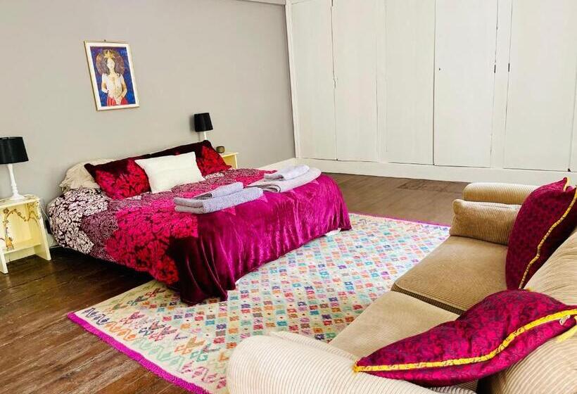 Номер Стандарт Вид на Сад, Les Contes