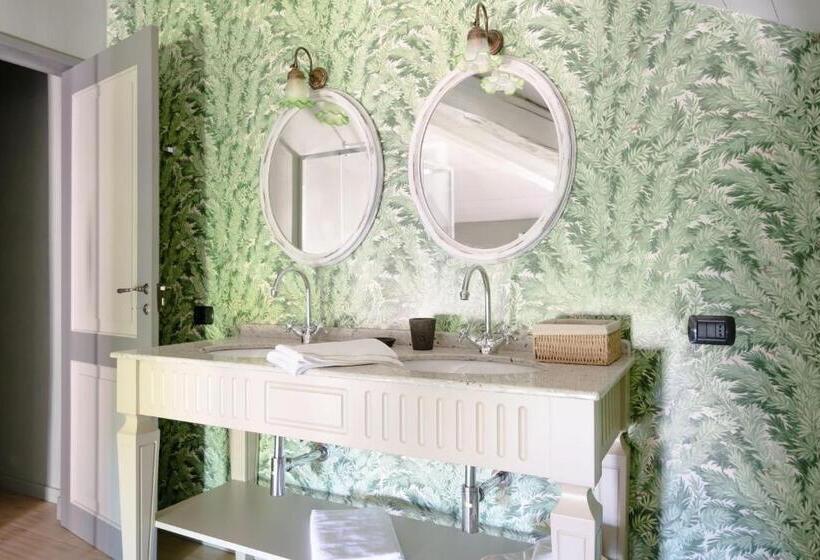 带大床的高级房间, Pampucet