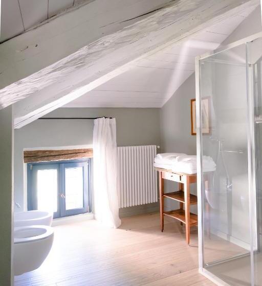 带大床的高级房间, Pampucet