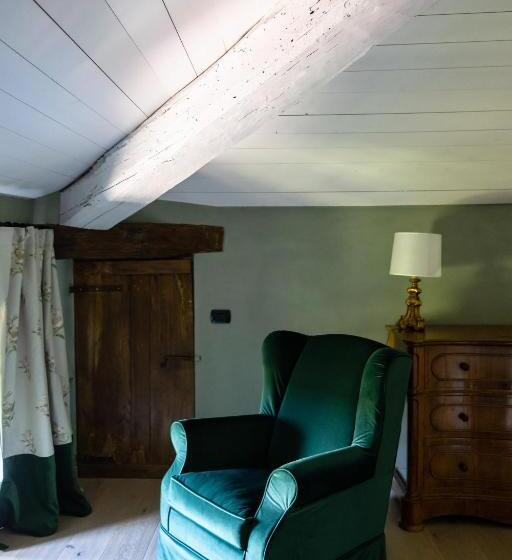 带大床的高级房间, Pampucet