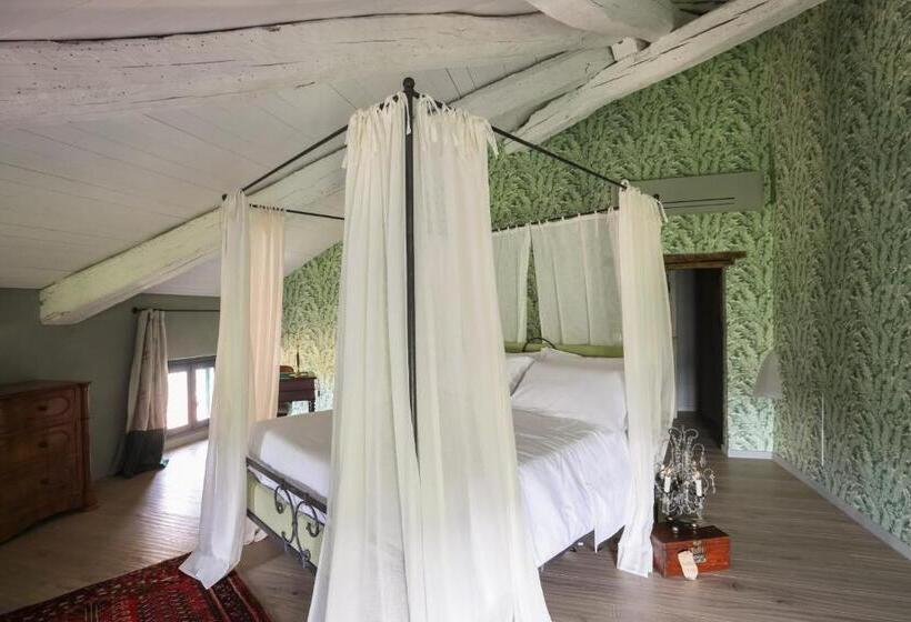 带大床的高级房间, Pampucet