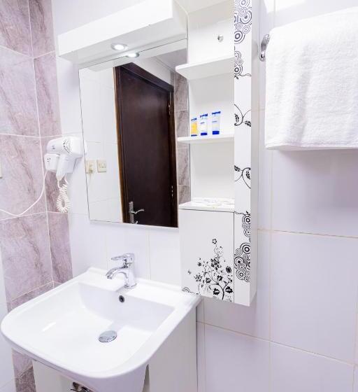 شقة غرفة واحدة, فندق جلنار