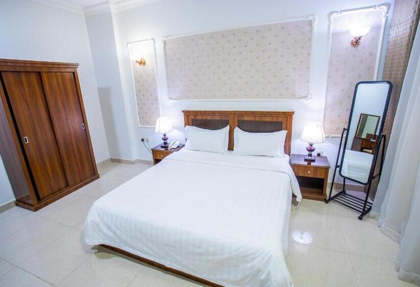 إستوديو سوبيريور, فندق جلنار