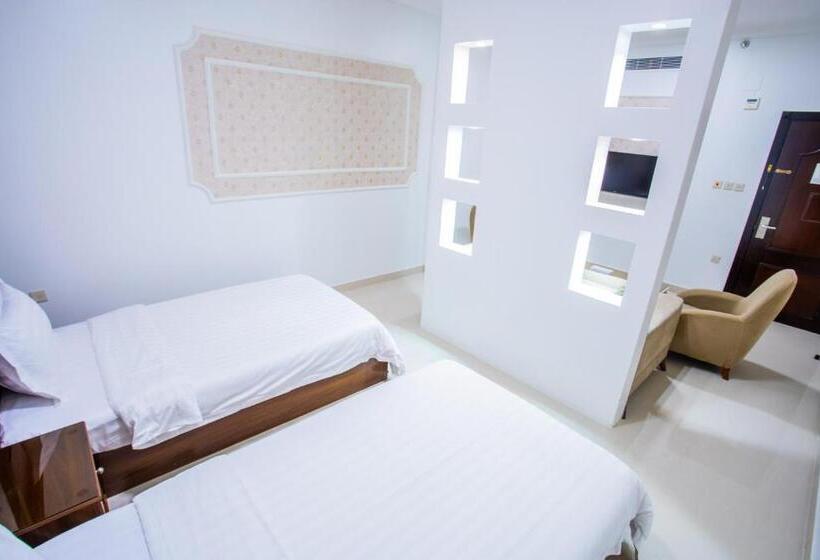 إستوديو سوبيريور, فندق جلنار