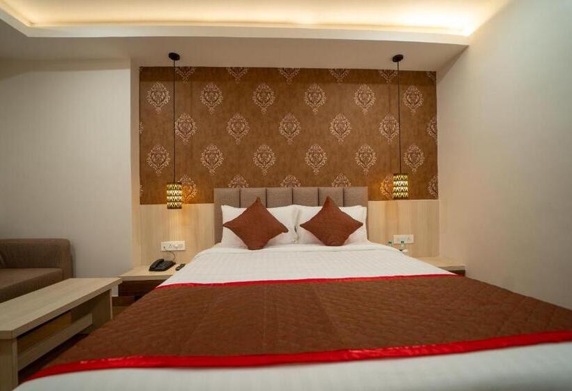 غرفة قياسية, Paras Heights