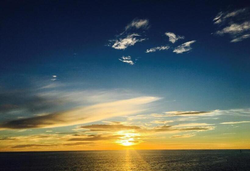 דירת חדר, Lagoon Palace