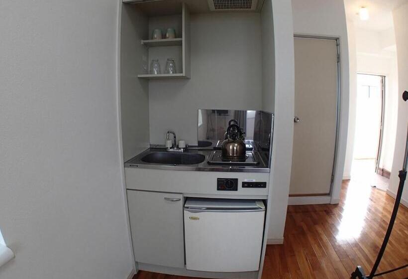 شقة غرفة واحدة, Lagoon Palace