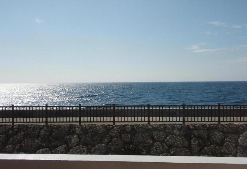 شقة غرفة واحدة, Lagoon Palace