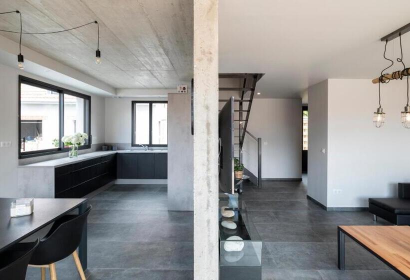 סוויטה משפחתית, Au Coeur Du Village