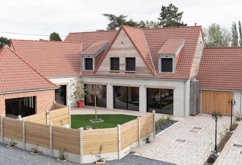 חדר משפחתי, Au Coeur Du Village