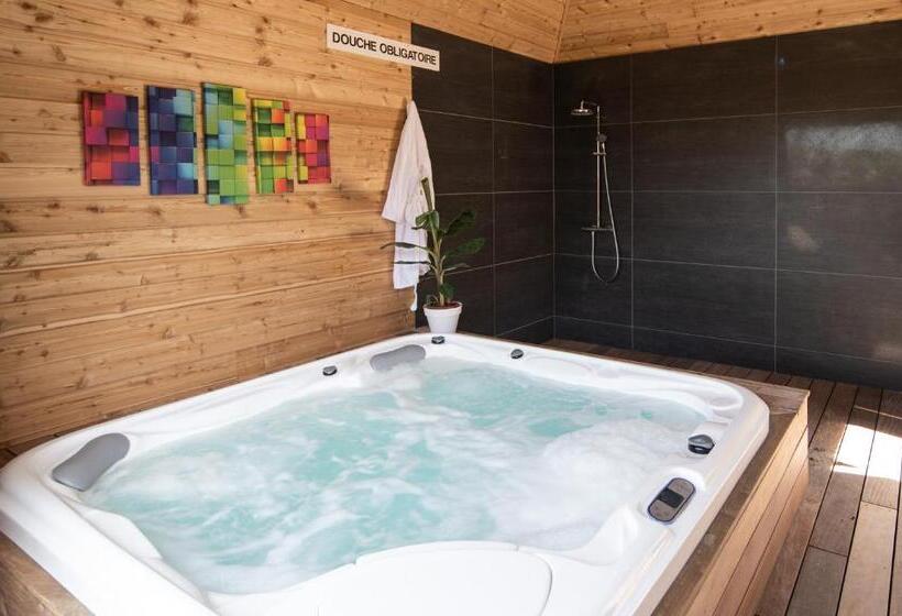 סוויטה משפחתית, Au Coeur Du Village