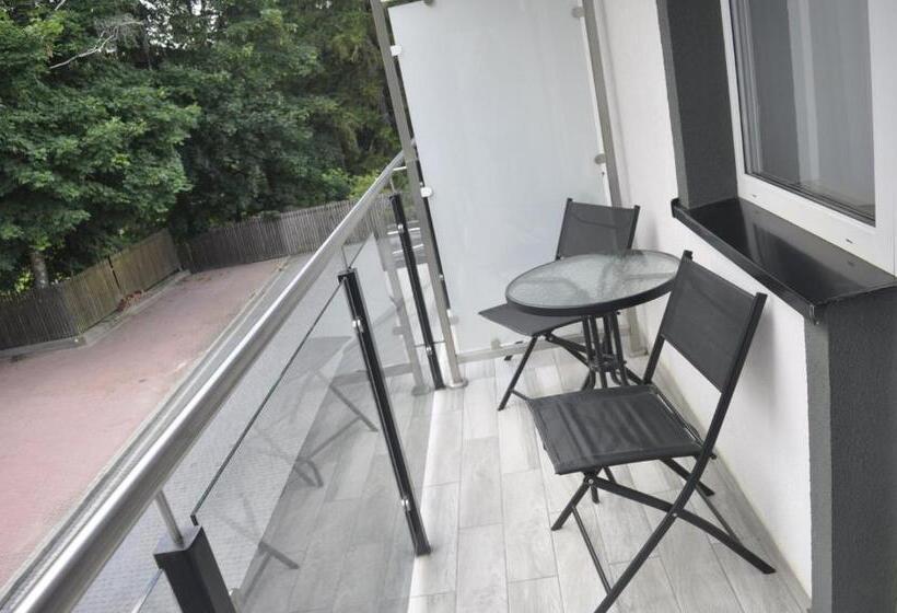 اتاق استاندارد چهارنفره با بالکن, Villa Karpacz