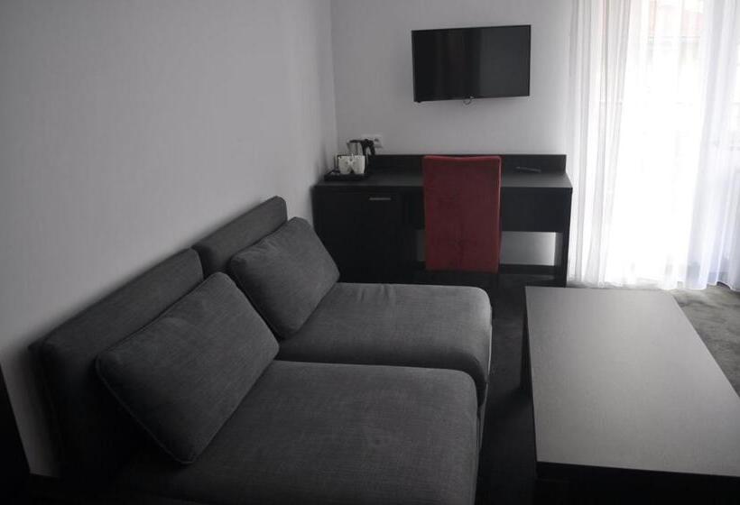 اتاق استاندارد چهارنفره با بالکن, Villa Karpacz