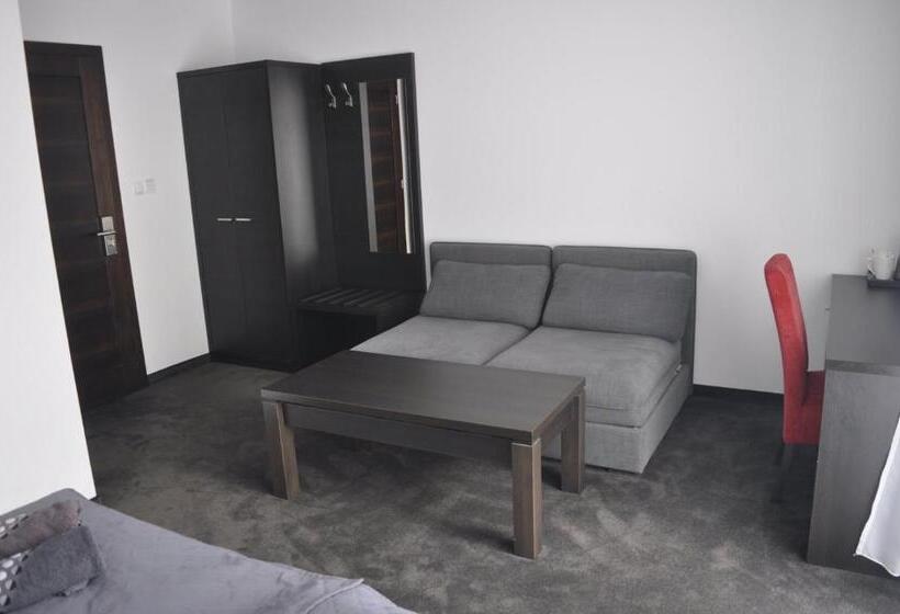 اتاق استاندارد چهارنفره با بالکن, Villa Karpacz