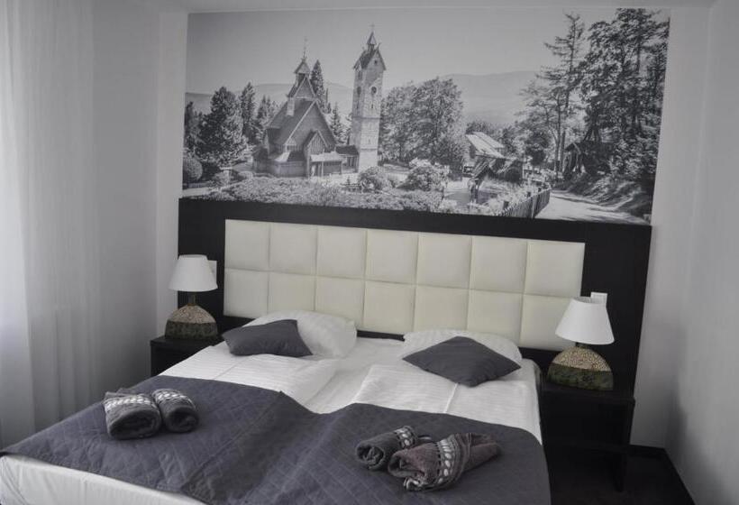 اتاق استاندارد چهارنفره با بالکن, Villa Karpacz