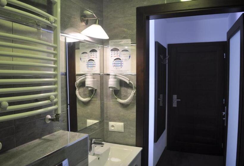 اتاق استاندارد سه تخته با بالکن, Villa Karpacz