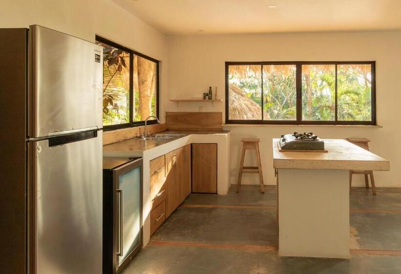 סוויטה נוף לבריכה, La Sana Surf Hotel   New Management