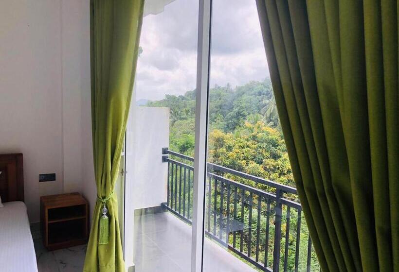 스탠다드 트리플 발코니 룸, Green Heaven Resort Kandy