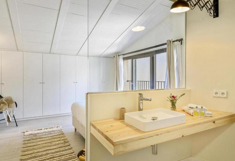 1 Bedroom Penthouse Apartment, La Comuna By Bon Dia Residences