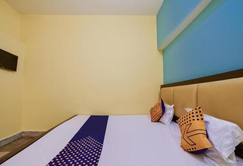 行政三人间, Spot On Luv Kush Inn