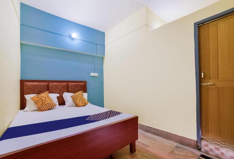 行政三人间, Spot On Luv Kush Inn