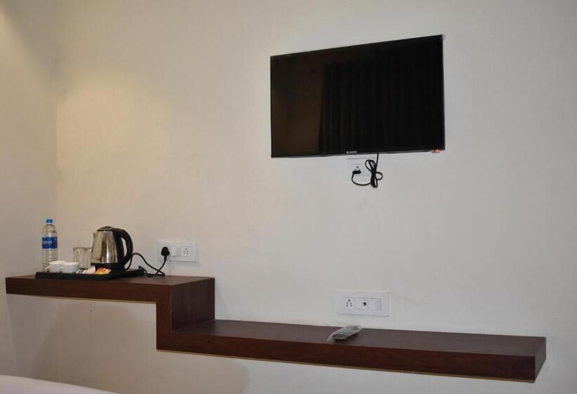 اتاق استاندارد با تخت بزرگ, Vrindavan Palace