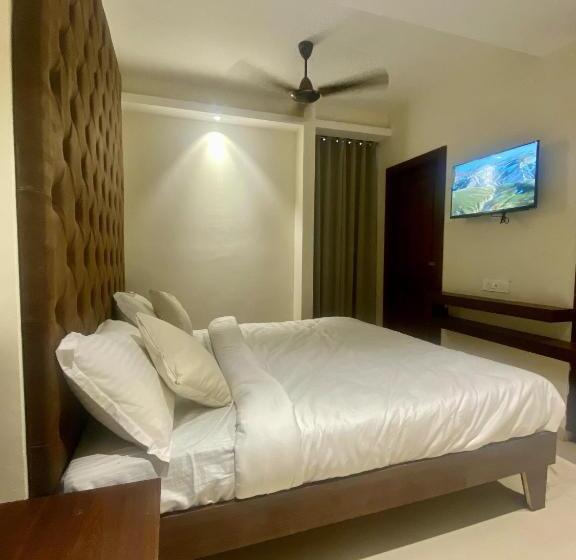 اتاق استاندارد با تخت بزرگ, Vrindavan Palace