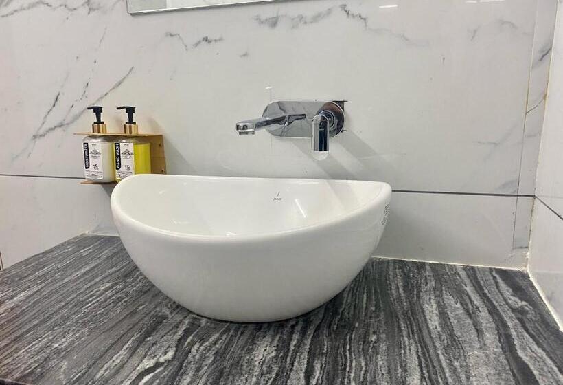 اتاق استاندارد با تخت بزرگ, Vrindavan Palace