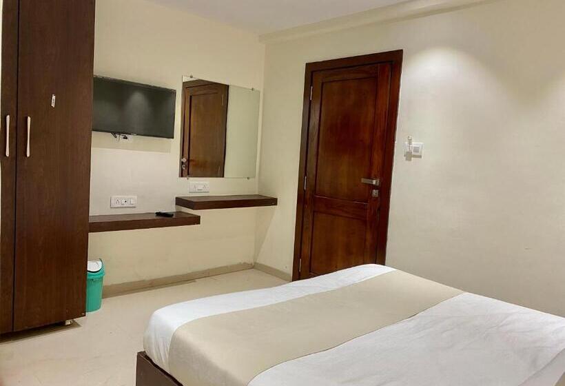 اتاق استاندارد با تخت بزرگ, Vrindavan Palace