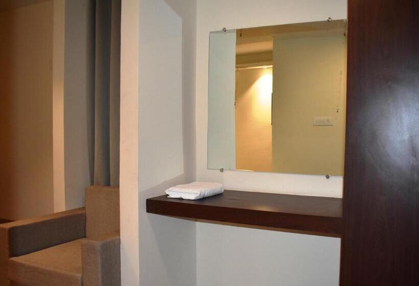 اتاق سوپریور خانوادگی, Vrindavan Palace