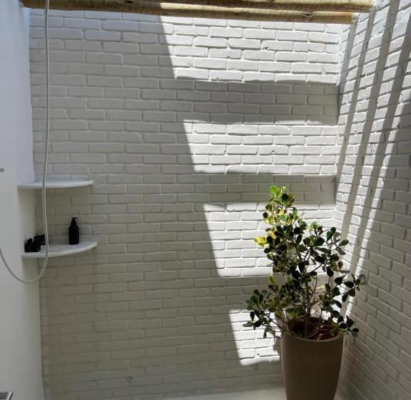 بانگلوی استاندارد, Kanaha Beach Villa