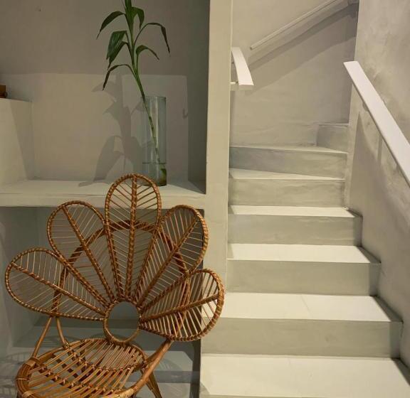 بانگلوی استاندارد, Kanaha Beach Villa