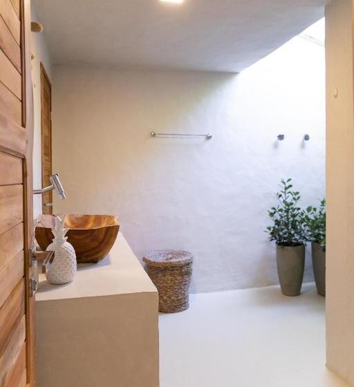 بانگلوی لوکس, Kanaha Beach Villa