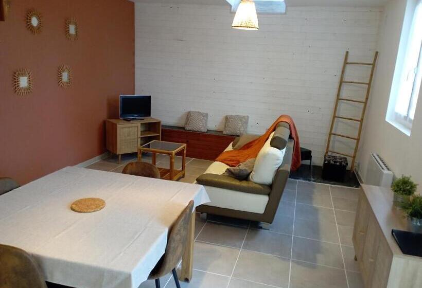 חדר לארבעה סטנדרטי עם נוף לגינה, Les Gîtes Du Petit Marcel