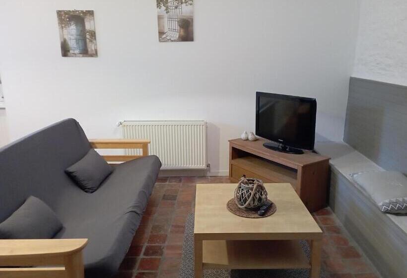 חדר לארבעה סטנדרטי עם נוף לגינה, Les Gîtes Du Petit Marcel