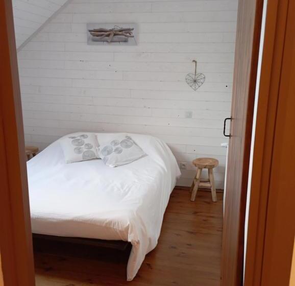 חדר לארבעה סטנדרטי עם נוף לגינה, Les Gîtes Du Petit Marcel