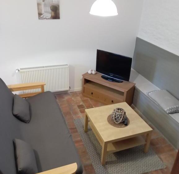 חדר לארבעה סטנדרטי עם נוף לגינה, Les Gîtes Du Petit Marcel