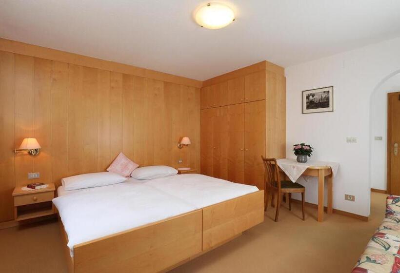 Номер Стандарт с Балконом, Villa Resi B&b