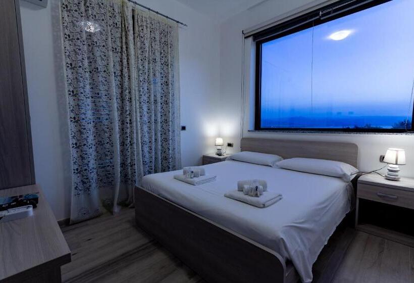 غرفة ديلوكس مطلّة علي البحر مزوَّدة بشُرفة, Astra B&b