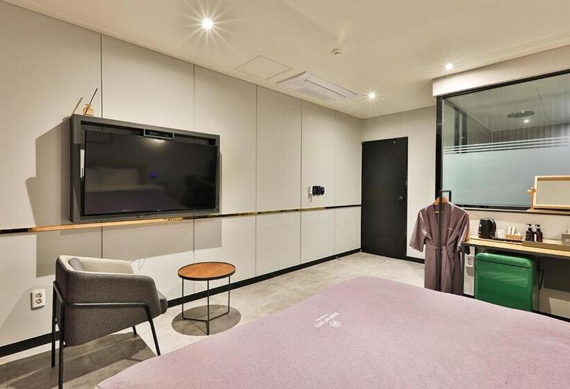 اتاق لوکس, Brown Dot Hotel Jeonggwan
