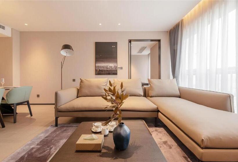 سوییت لوکس, Cresasia Residence