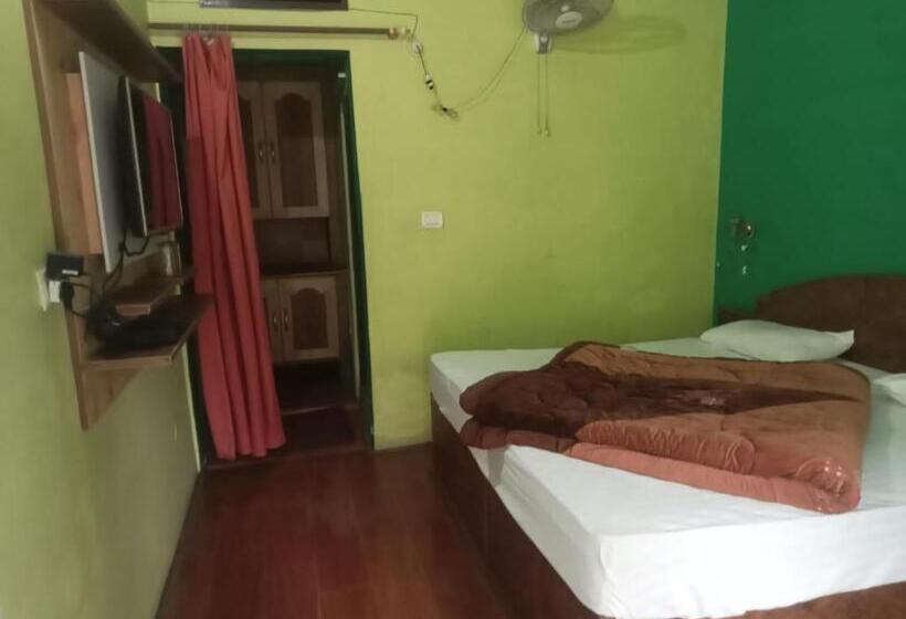 Номер Deluxe, Goroomgo Shivay Kausani