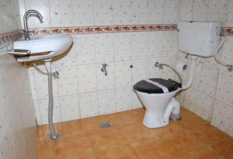 Номер Deluxe, Goroomgo Shivay Kausani