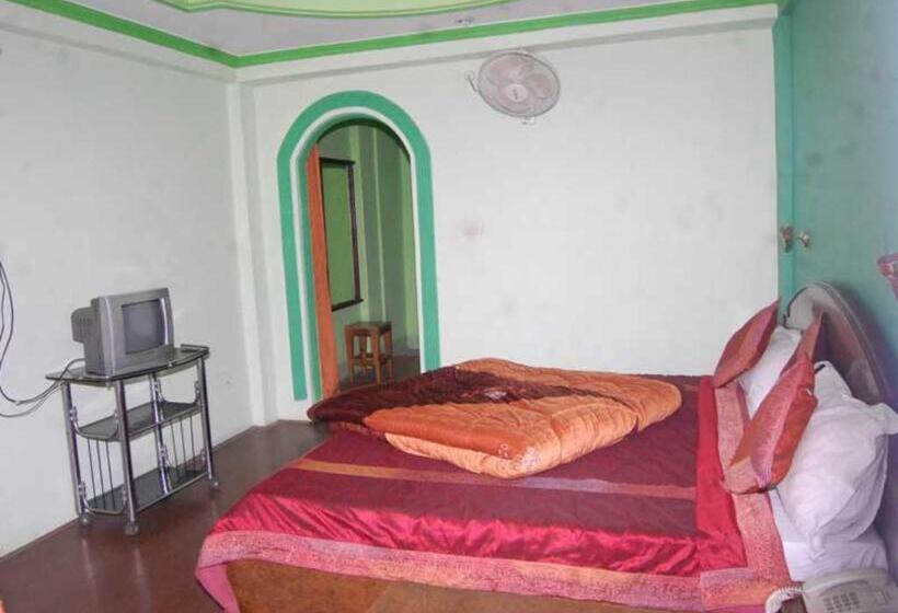 Номер Deluxe, Goroomgo Shivay Kausani