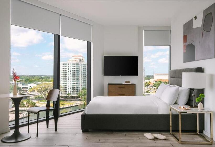 スタンダードスタジオ, Flow Fort Lauderdale