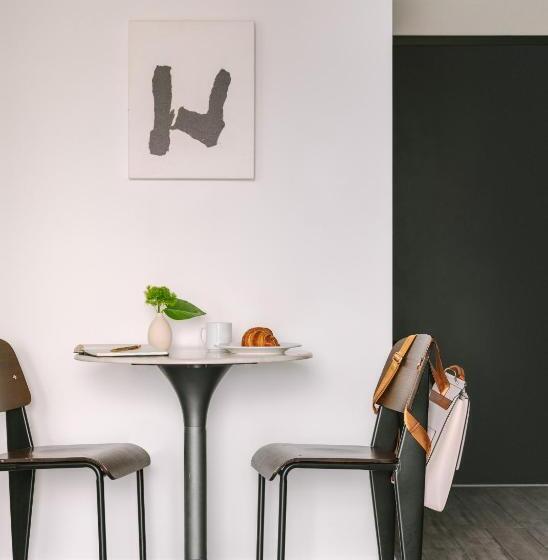 スタンダードスタジオ, Flow Fort Lauderdale