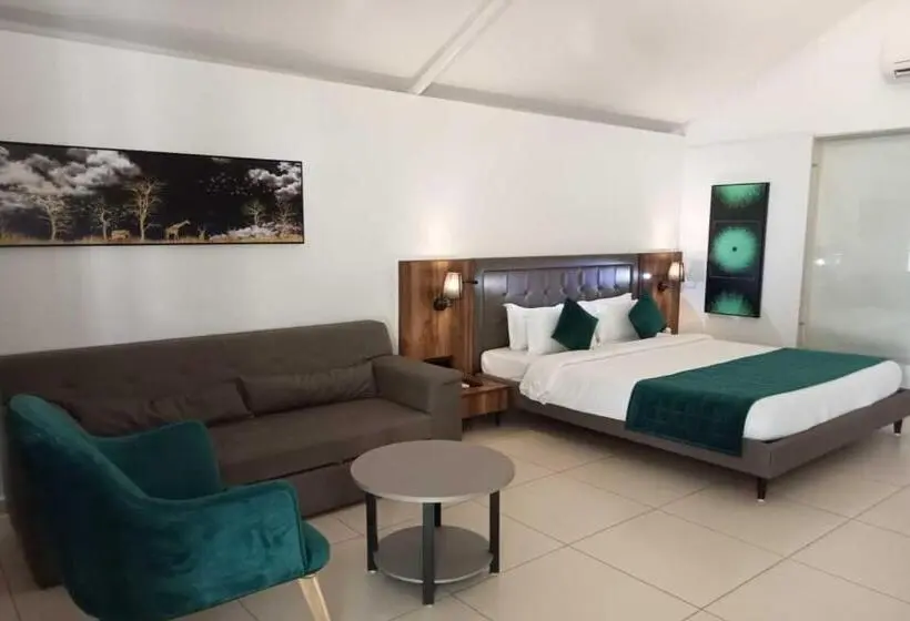 Perhehuone, White Feather Resort Kauncha