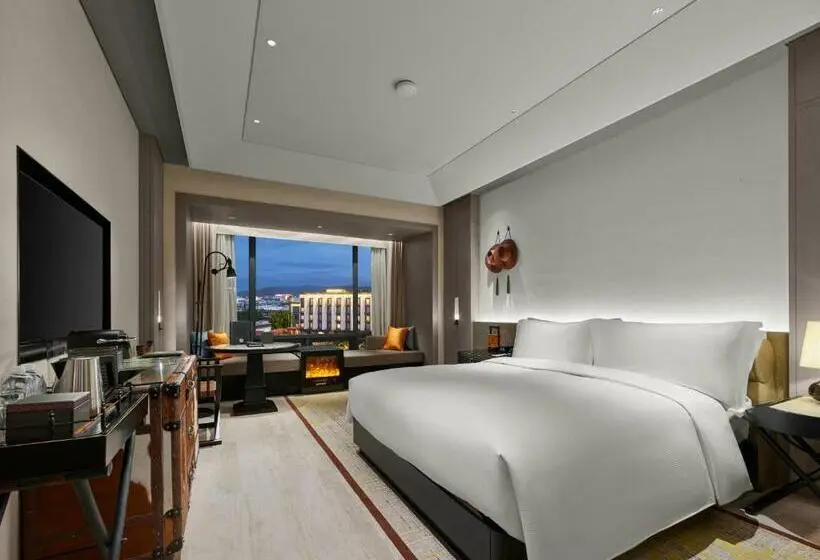 キングサイズベッドのエクゼクティブルーム, Hilton Shigatse