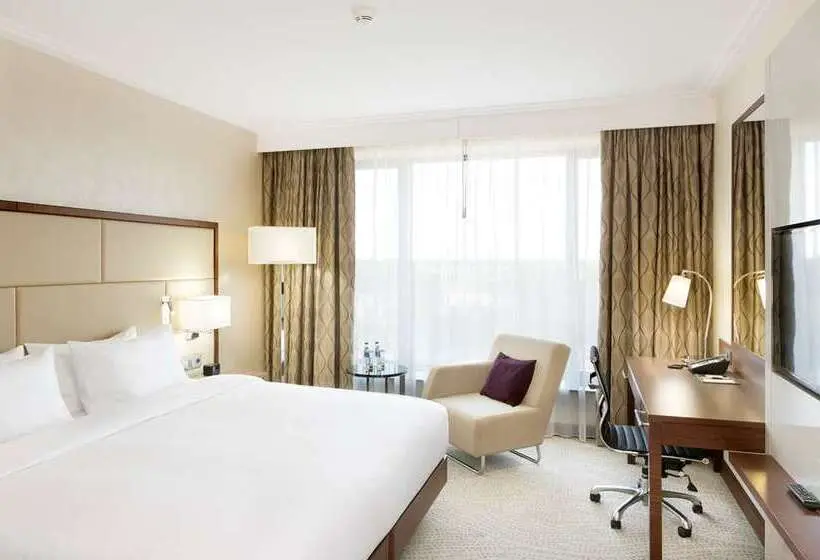 キングサイズベッドのスタンダードルーム, Hilton Shigatse